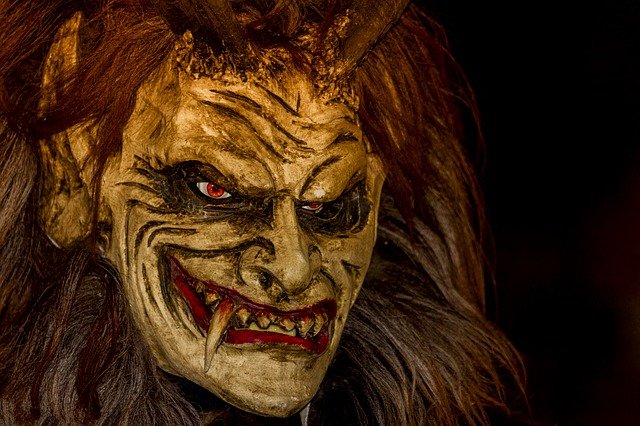 Un exorciste affirme que les possédés ont les yeux noirs