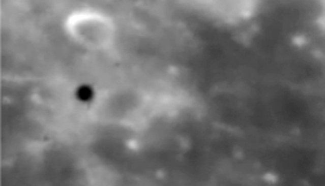 Un passionné d’astronomie a filmé un OVNI sur la Lune