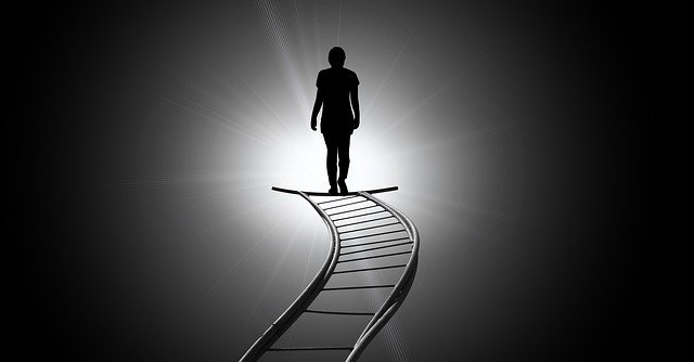 NDE – Elle est attirée par une étrange lumière réconfortante