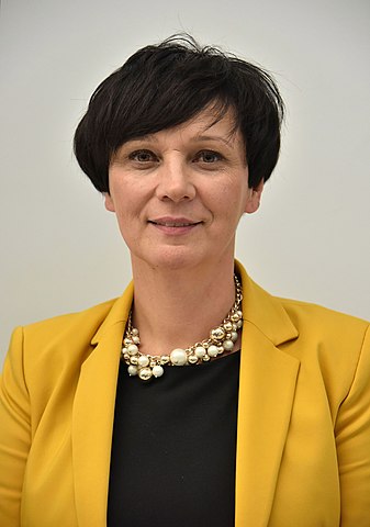 Pologne : des anti-vax ont peint la clôture de la maison d'une députée