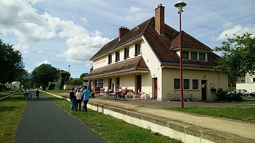 Plusieurs OVNI pyramidales à Neufchâtel en 1994