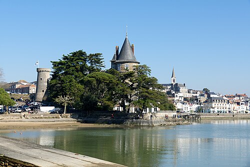 France - Un étrange OVNI triangulaire a été observé à Pornic