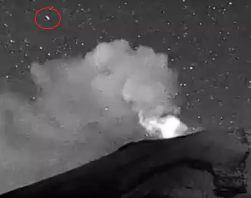 Un OVNI de 100 mètres filmé entrant dans le volcan Popocatépetl